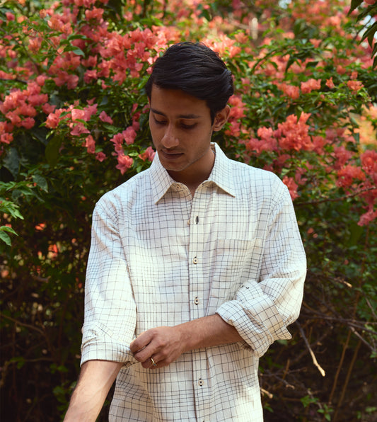 Men’s full-sleeve khadi cotton shirt with optical plaid pattern, breathable and easy to style.