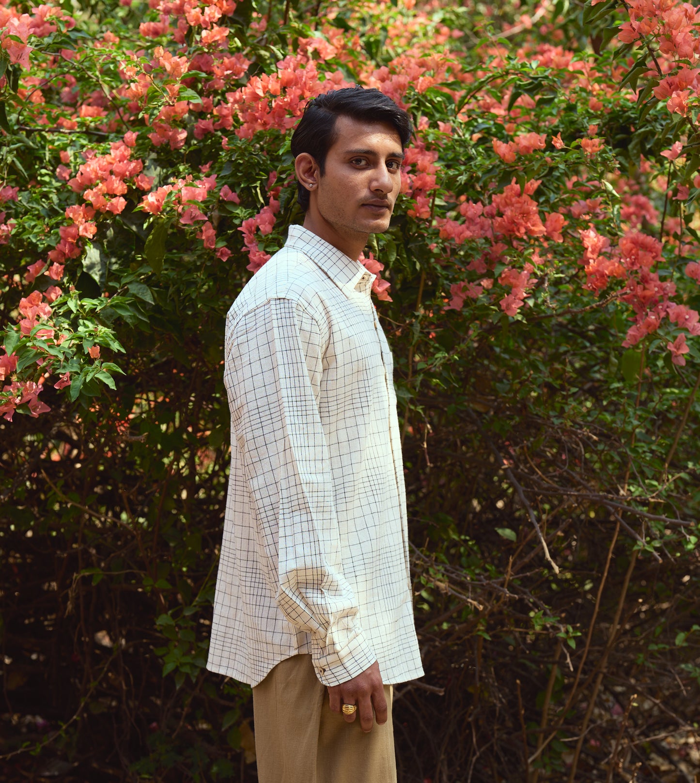 Men’s full-sleeve khadi cotton shirt with optical plaid pattern, breathable and easy to style.