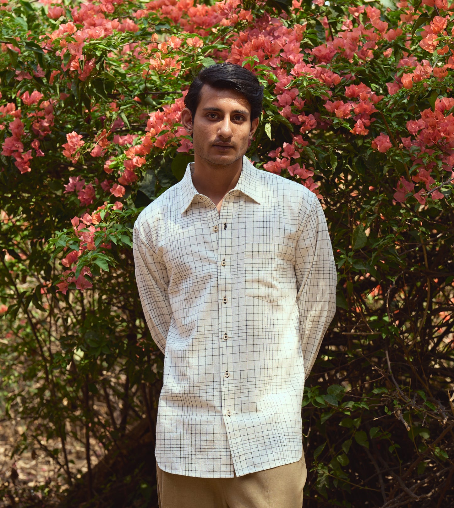 Men’s full-sleeve khadi cotton shirt with optical plaid pattern, breathable and easy to style.