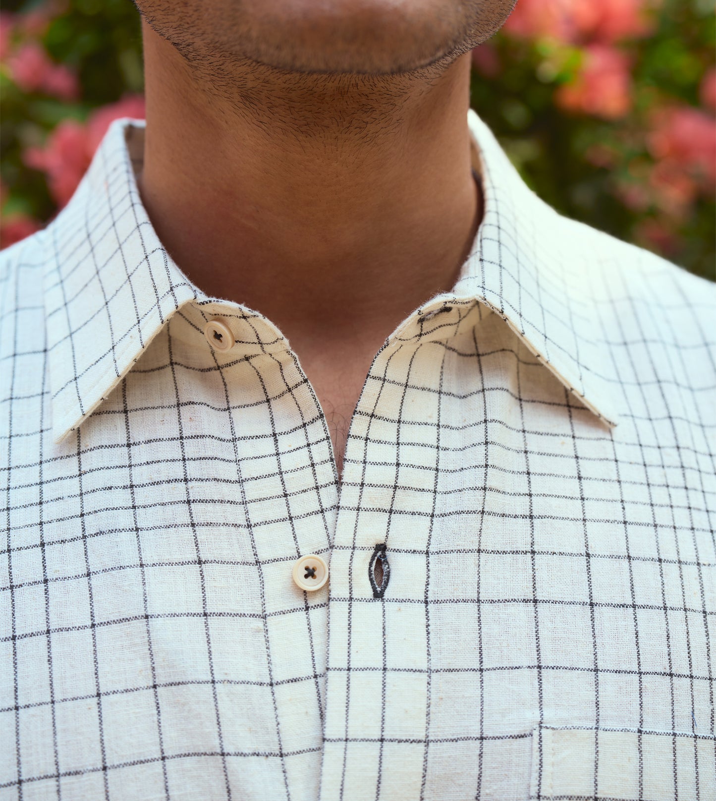Men’s full-sleeve khadi cotton shirt with optical plaid pattern, breathable and easy to style.