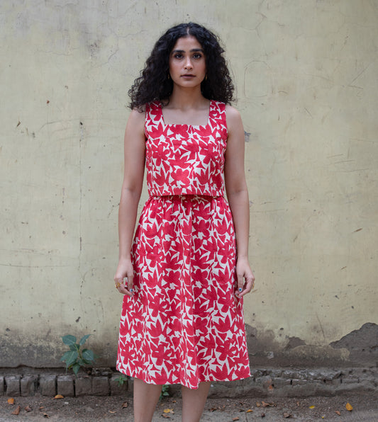 Abstract Shapes Yoko Skirt Red - Harkoi Studio - A modern take on a classic favorite, the Abstract Shapes, a sustainable Ÿ?? crafted with precision and care. Keywords: abstract, shapes, yoko, skirt, red, sustainable red, eco-friendly fashion, yoko skirt.